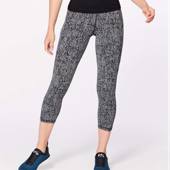 lululemon athletica Pants - Lululemon Run On Crop 21”